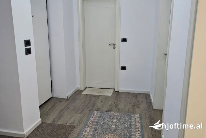 Shtepi ne shitje Apartament ne Tirane, 2+1, Mobilimi E mobiluar, Pagesa 141,900  Euro.