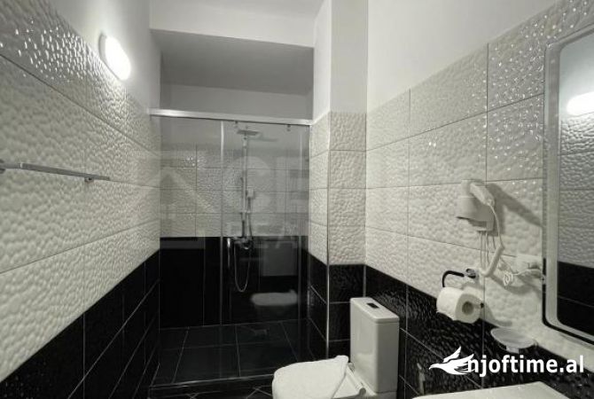 Ambient biznesi me qera 5+1 ne Tirane - 5,000 Euro