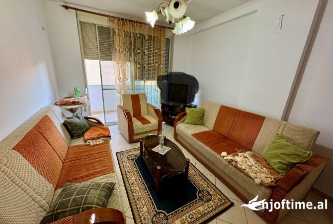 Shtepi me qera Apartament ne Tirane, 1+1, Mobilimi E mobiluar, Pagesa 50,000  Leke.