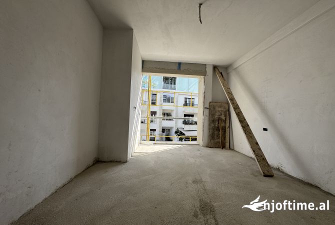Shtepi ne shitje Apartament ne Tirane, 1+1, Mobilimi Bosh, pa mobiluar, Pagesa 175,000  Euro.