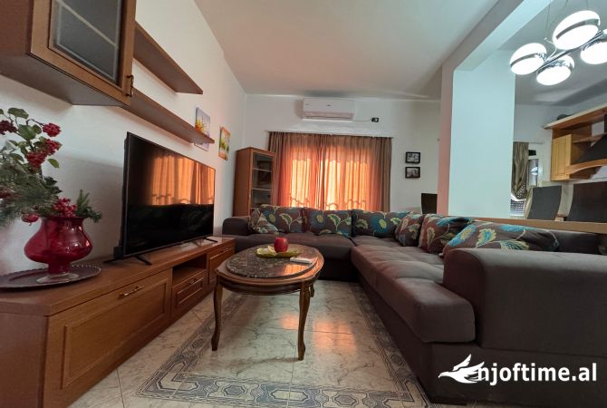 Shtepi me qera 2+1 ne Tirane - 670 Euro
