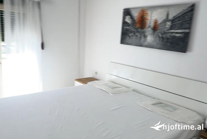 Shtepi me qera 2+1 ne Tirane - 670 Euro