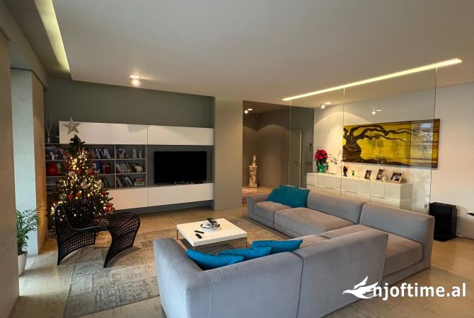 Shtepi ne shitje Penthose(kati i fundit panoramik) ne Tirane, 3+1, Mobilimi E mobiluar, Pagesa 599,900  Euro.