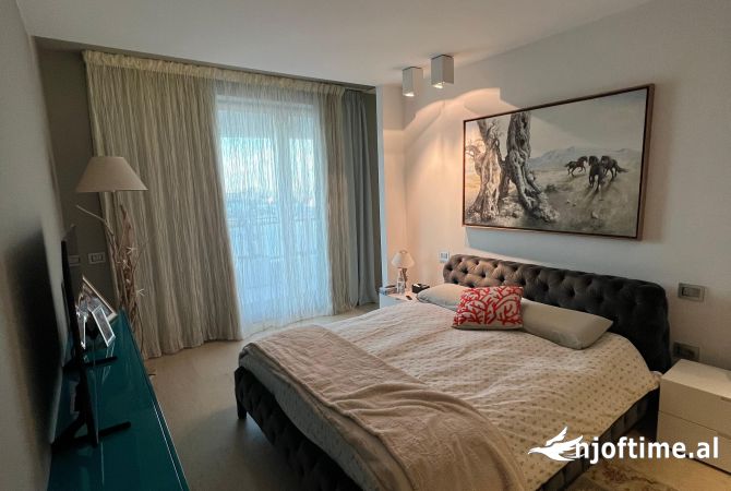 Shtepi ne shitje Penthose(kati i fundit panoramik) ne Tirane, 3+1, Mobilimi E mobiluar, Pagesa 599,900  Euro.