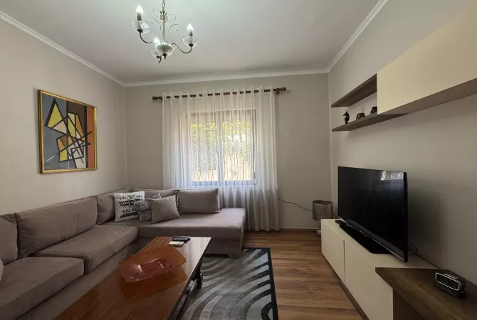Shtepi me qera 1+1 ne Tirane - 35,000 Leke