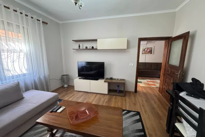 Shtepi me qera 1+1 ne Tirane - 35,000 Leke