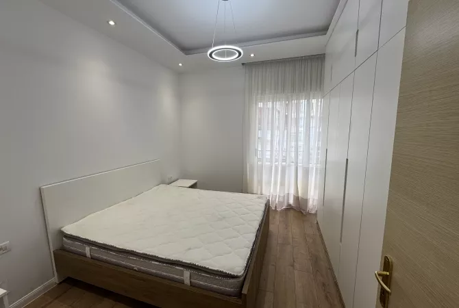Shtepi ne shitje Apartament ne Tirane, 1+1, Mobilimi E mobiluar, Pagesa 144,900  Euro.