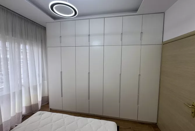 Shtepi ne shitje Apartament ne Tirane, 1+1, Mobilimi E mobiluar, Pagesa 144,900  Euro.