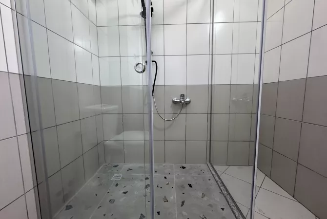 Shtepi ne shitje Apartament ne Tirane, 1+1, Mobilimi E mobiluar, Pagesa 144,900  Euro.