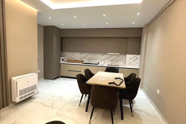 Shtepi ne shitje Apartament ne Tirane, 2+1, Mobilimi E mobiluar, Pagesa 139,900  Euro.