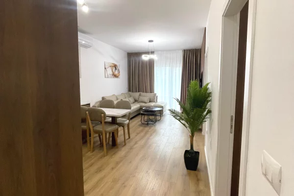 Shtepi me qera 2+1 ne Tirane - 1,200 Euro