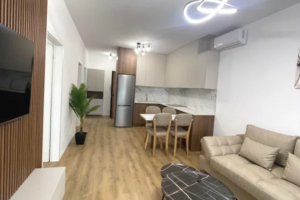 Shtepi me qera 2+1 ne Tirane - 1,200 Euro