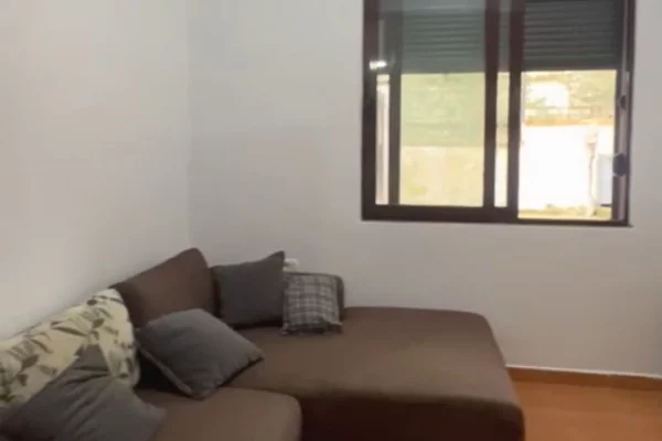 Shtepi me qera 1+1 ne Tirane - 30,000 Leke