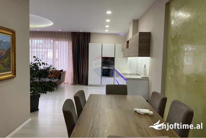 Shtepi me qera 3+1 ne Tirane - 1,300 Euro