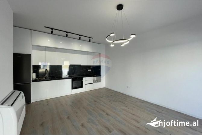 Ambient biznesi me qera 2+1 ne Tirane - 750 Euro