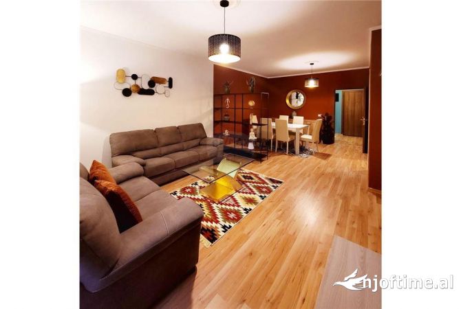 Shtepi me qera 2+1 ne Tirane - 1,200 Euro