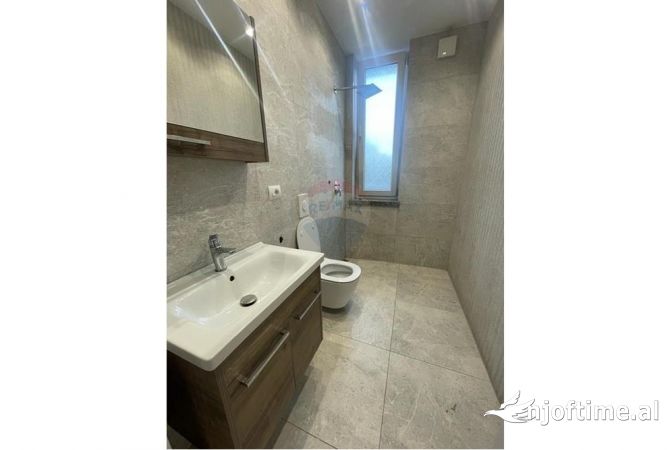 Ambient biznesi me qera 3+1 ne Tirane - 700 Euro