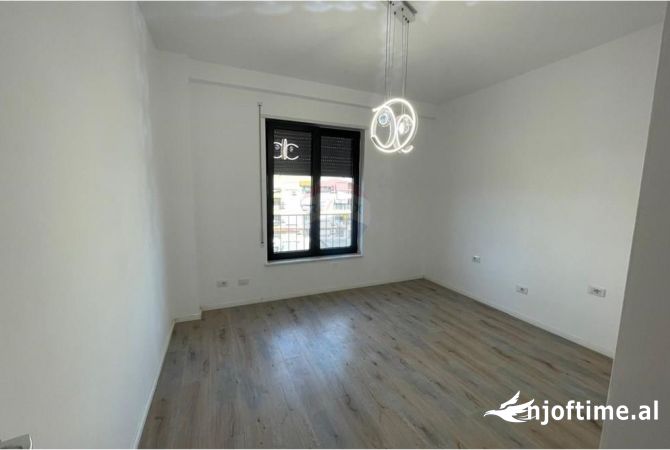 Ambient biznesi me qera 3+1 ne Tirane - 750 Euro