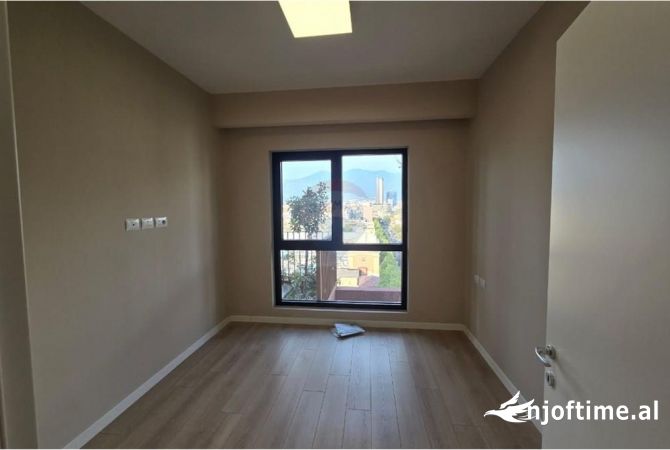 Ambient biznesi me qera 3+1 ne Tirane - 1,400 Euro