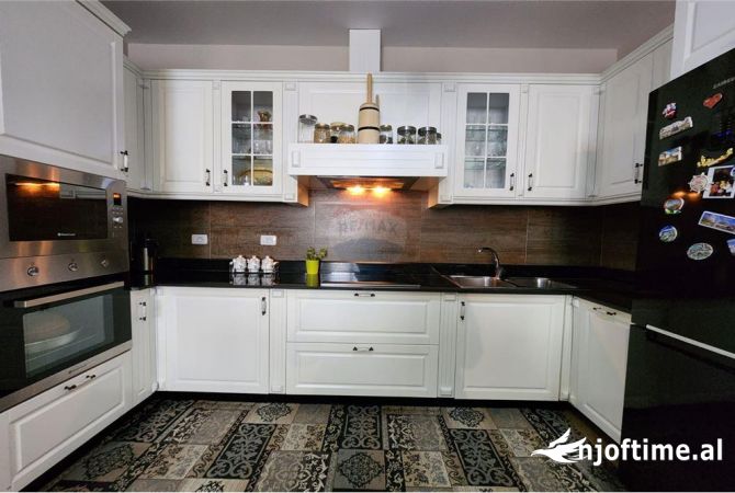 Shtepi me qera 2+1 ne Tirane - 800 Euro