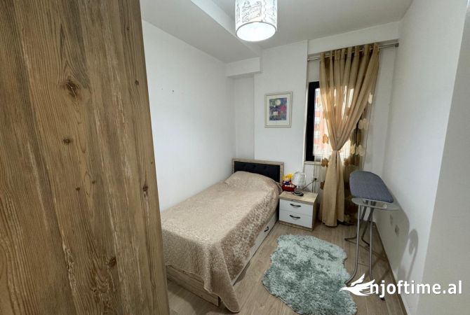 Shtepi me qera Apartament ne Tirane, 2+1, Mobilimi E mobiluar, Pagesa 650  Euro.