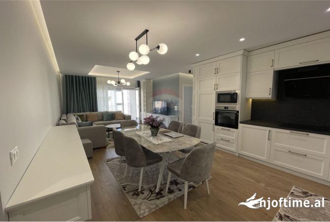 Shtepi me qera 2+1 ne Tirane - 1,300 Euro