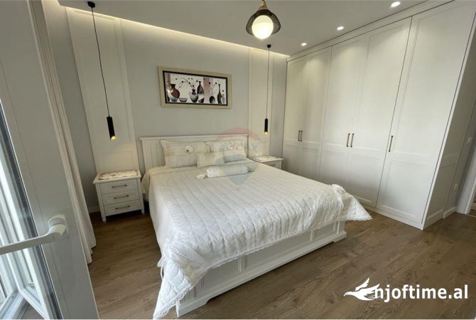 Shtepi me qera 2+1 ne Tirane - 1,300 Euro