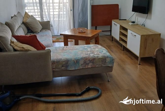 Shtepi me qera Apartament ne Tirane, 1+1, Mobilimi E mobiluar, Pagesa 600  Euro.