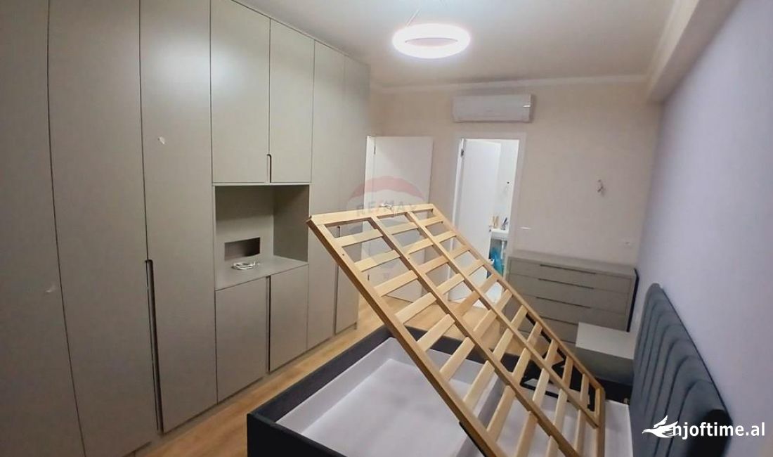 Shtepi me qera Apartament ne Tirane, 2+1, Mobilimi E mobiluar, Pagesa 650  Euro.