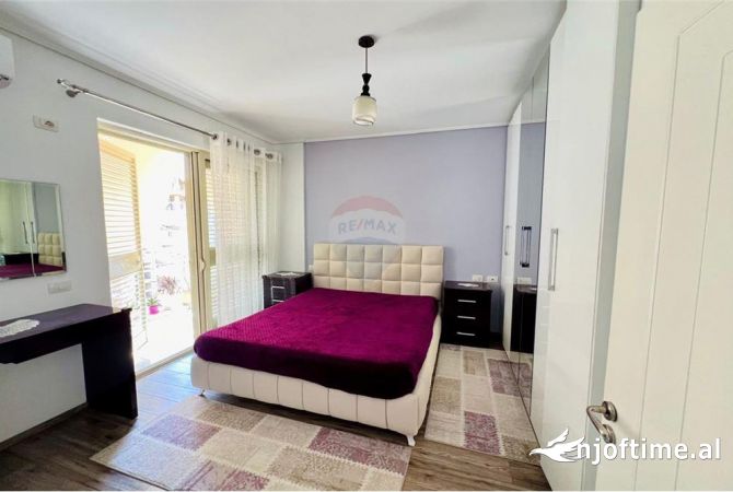 Shtepi ne shitje Apartament ne Tirane, 2+1, Mobilimi E mobiluar, Pagesa 260,000  Euro.