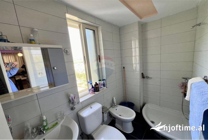 Shtepi ne shitje Apartament ne Tirane, 2+1, Mobilimi E mobiluar, Pagesa 260,000  Euro.