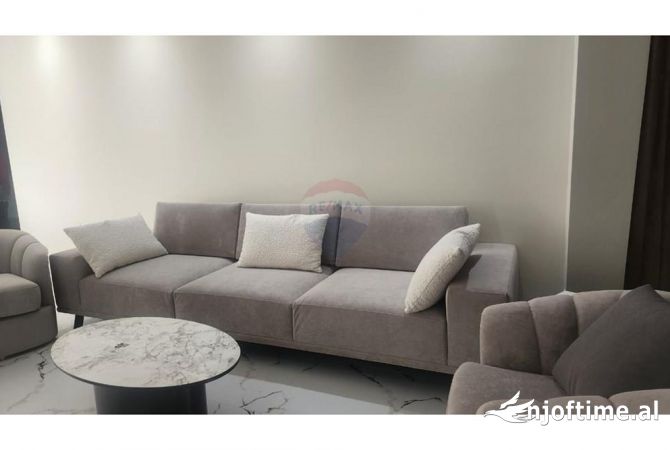 Shtepi me qera 2+1 ne Tirane - 650 Euro
