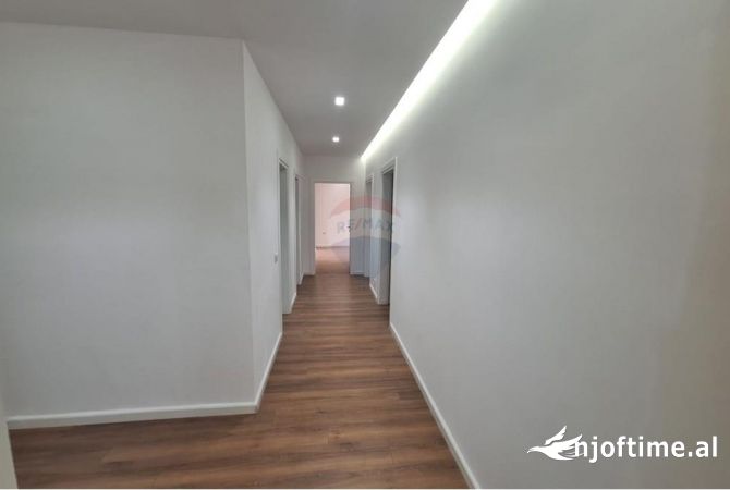 Ambient biznesi me qera 3+1 ne Tirane - 1,000 Euro