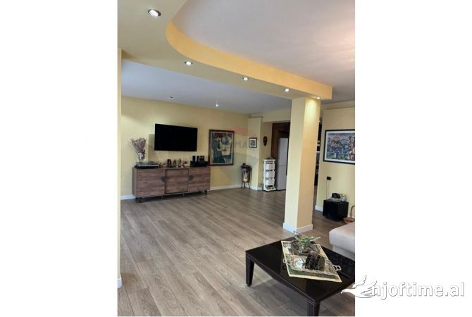 Casa in vendita 2+1 a Tirana - 35,000,000 Leke
