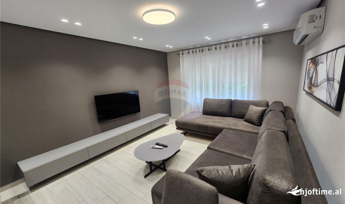 Shtepi me qera Apartament ne Tirane, 2+1, Mobilimi E mobiluar, Pagesa 900  Euro.