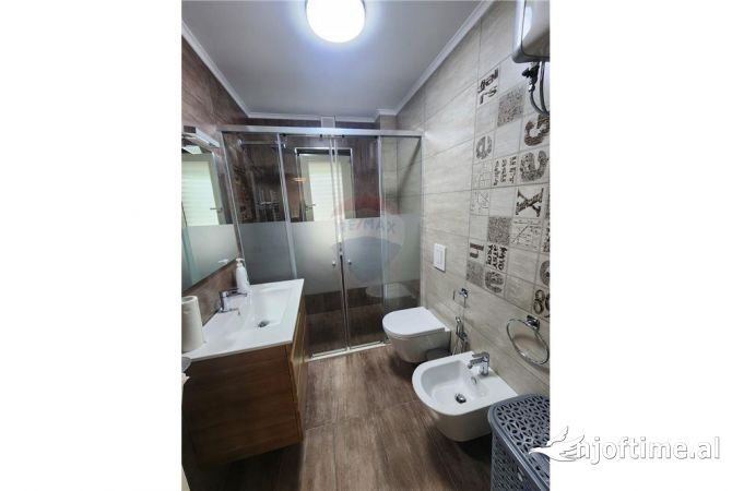 Shtepi me qera Apartament ne Tirane, 2+1, Mobilimi E mobiluar, Pagesa 900  Euro.