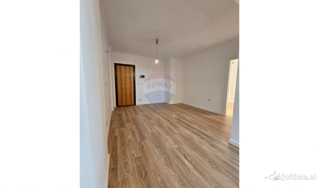 Shtepi ne shitje Apartament ne Tirane, 1+1, Mobilimi Pjeserisht e mobiluar, Pagesa 112,000  Euro.
