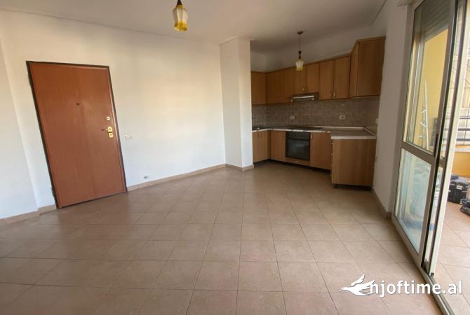 Shtepi me qera 2+1 ne Tirane - 450 Euro