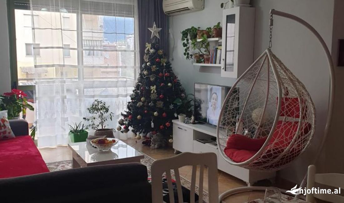 Shtepi me qera Apartament ne Tirane, 2+1, Mobilimi E mobiluar, Pagesa 700  Euro.