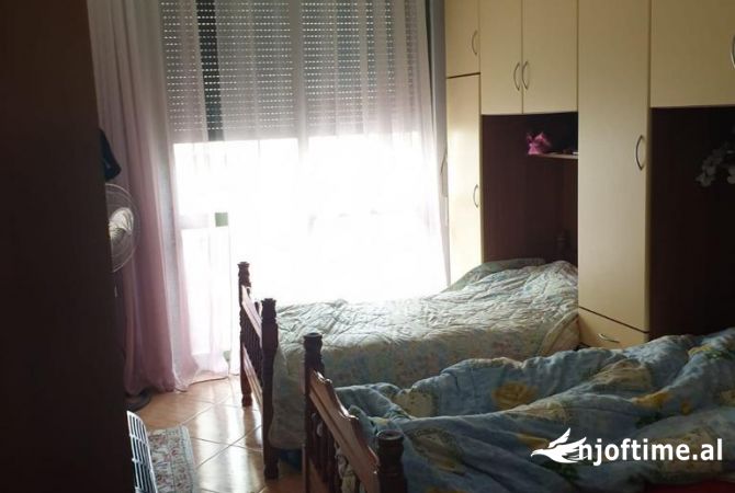 Shtepi me qera Apartament ne Tirane, 2+1, Mobilimi E mobiluar, Pagesa 700  Euro.