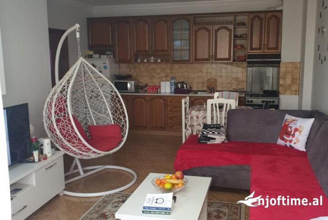 Shtepi me qera Apartament ne Tirane, 2+1, Mobilimi E mobiluar, Pagesa 700  Euro.