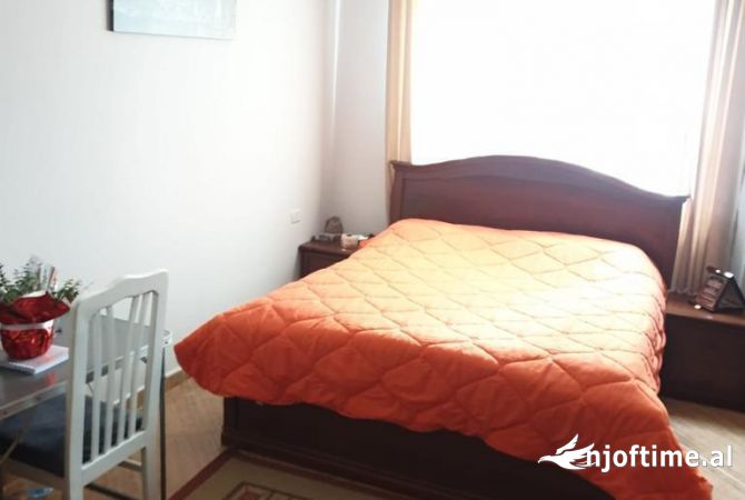Shtepi me qera Apartament ne Tirane, 2+1, Mobilimi E mobiluar, Pagesa 700  Euro.