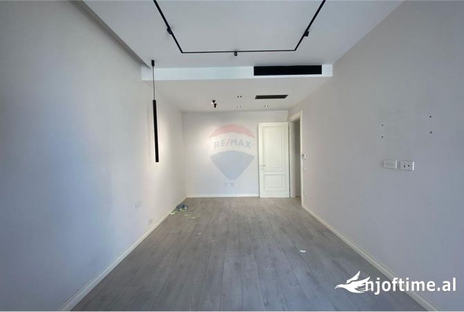 Ambient biznesi me qera 3+1 ne Tirane - 1,000 Euro
