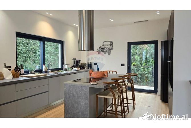 Shtepi me qera 6+1 ne Tirane - 6,500 Euro