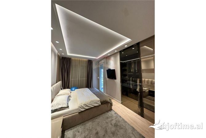 Shtepi ne shitje Apartament ne Tirane, 3+1, Mobilimi E mobiluar, Pagesa 330,000  Euro.