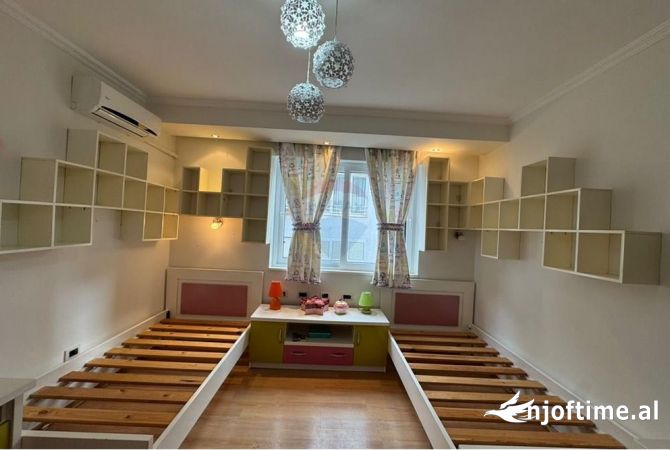Shtepi me qera 2+1 ne Tirane - 900 Euro