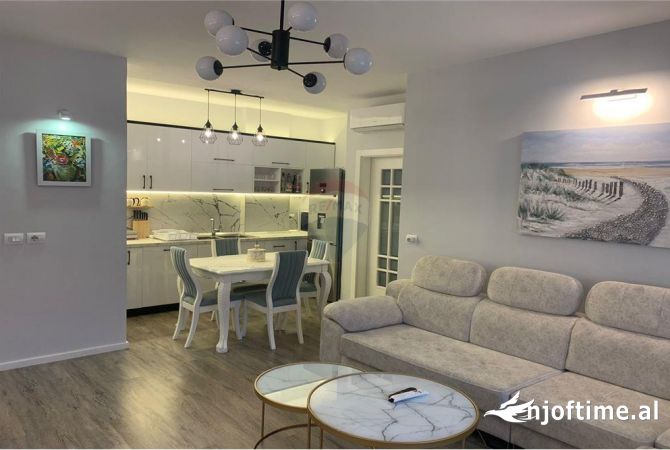 Shtepi me qera 2+1 ne Tirane - 1,000 Euro