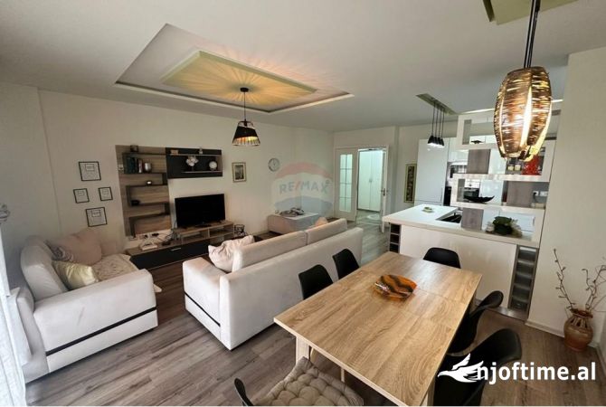 Shtepi me qera Apartament ne Tirane, 3+1, Mobilimi E mobiluar, Pagesa 1,200  Euro.