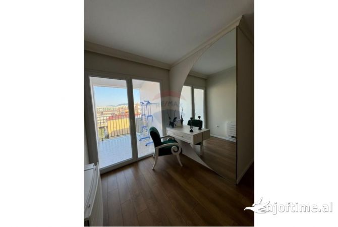 Shtepi ne shitje Apartament ne Tirane, 2+1, Mobilimi E mobiluar, Pagesa 370,000  Euro.