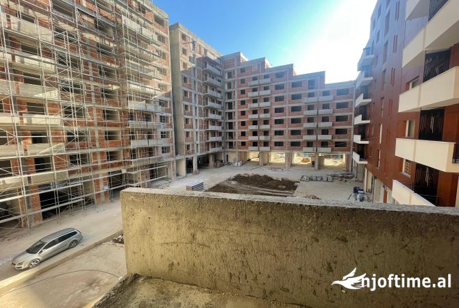 Shtepi ne shitje Apartament ne Tirane, 1+1, Mobilimi Bosh, pa mobiluar, Pagesa 100,000  Euro.